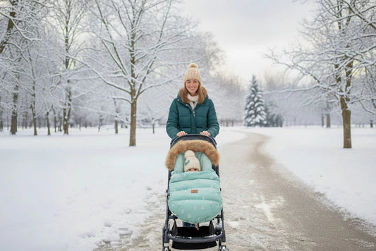 balade en hiver en poussette avec chancelière bébé