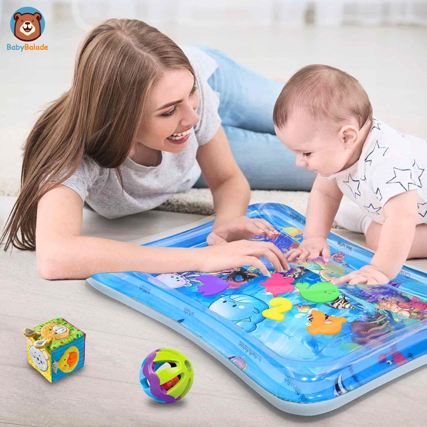 Tapis d'eau bébé - maman et bébé s'amusent ensemble